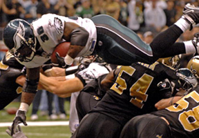 Brian Westbrook dives into end zone.